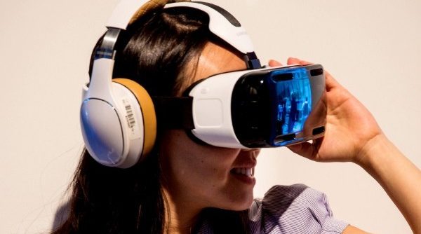 Widespread use of virtual reality could take years, in 25% of households by 2021: Report